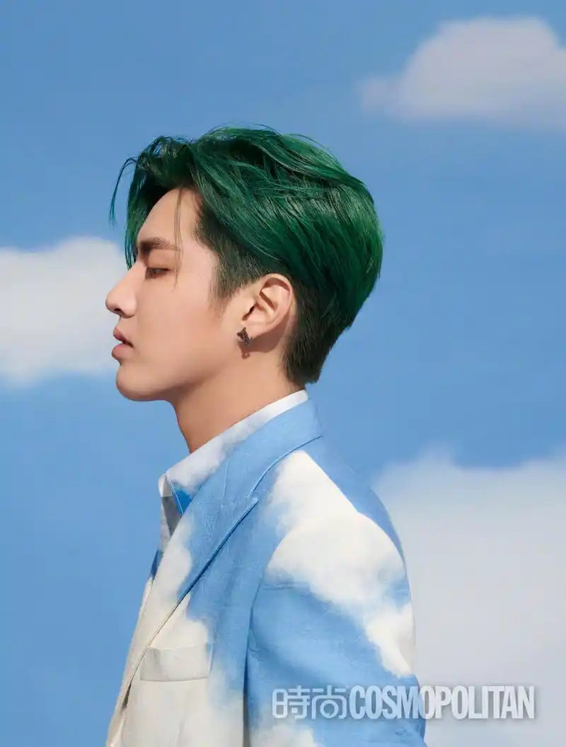 吴亦凡@吴亦凡蓝天白云大片 |@吴亦凡cosmo金九封面 为热爱竭尽攘力