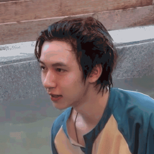 湿发简直就是贺峻霖的猎鲨时刻.  #贺峻霖被包子咬了