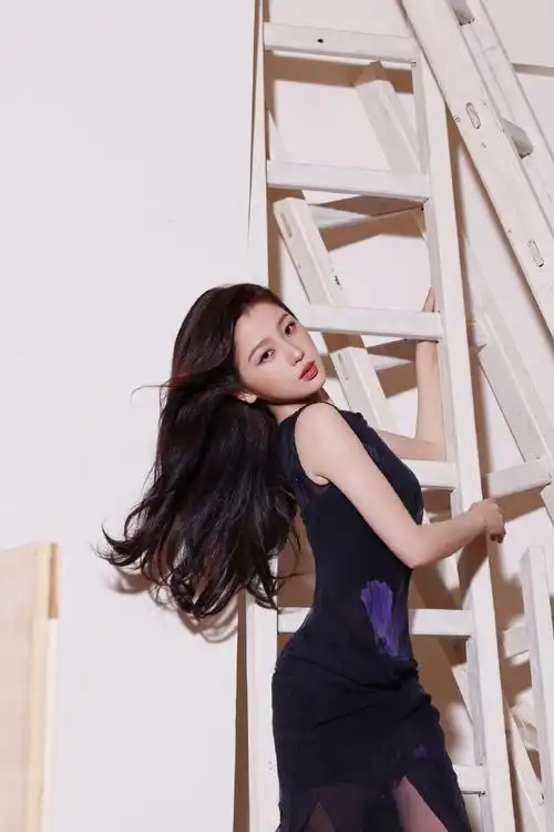 虞书欣elle春日慵懒大片##虞书欣elle油画少女大片