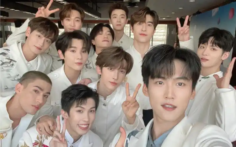 【into1】天空没有极限,未来无限可能,破茧而飞