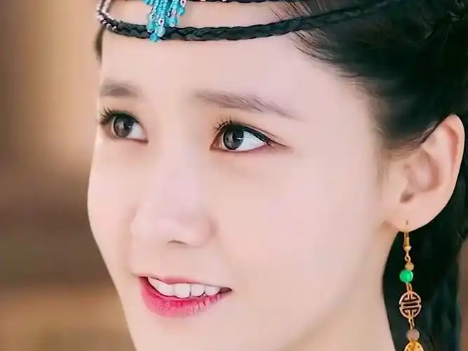 惟愿春日不迟,相逢终有时……#林允儿 #古装女神 #暮云霄