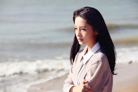 剧中李沁刁蛮活泼,纯熟的演技,其身上浓烈的青春气息,符合现代观众的