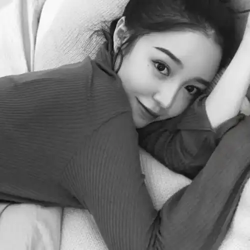 霸气侧漏黑白女生头像不用让别人理解你做发自己就好