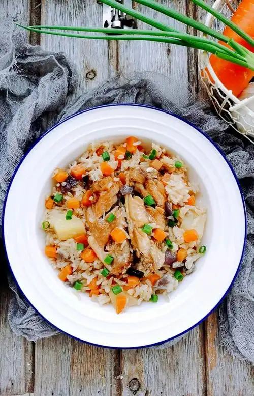 电饭锅懒人鸡翅焖饭!图1