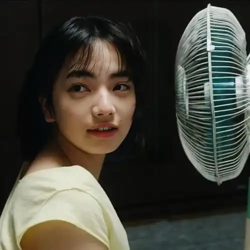 持更自己收集的小松菜奈头像