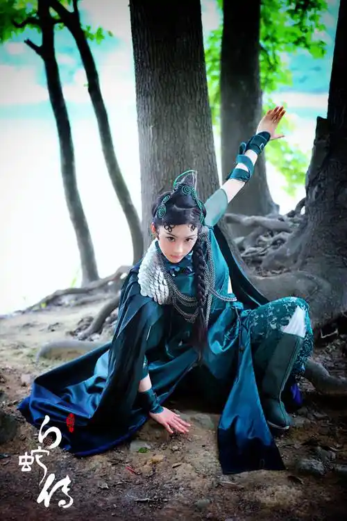 王嵛新白蛇传甜辣飒爽首次揭开小青身世之谜