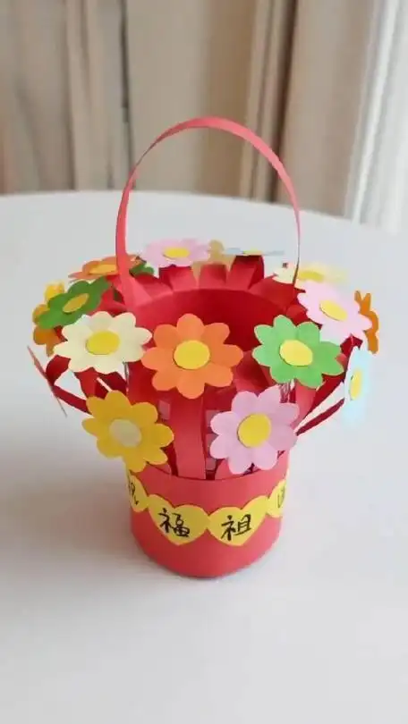 手工花篮 国庆节快到了,用塑料瓶来做一个国庆花篮……_手机新浪网