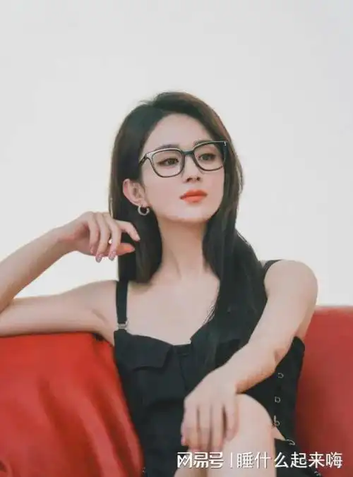 内娱戴眼镜好看的明星,唐嫣谭松韵又甜又可爱,龚俊刘宇宁禁欲系