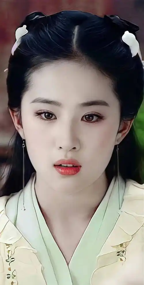 刘亦菲:明明是普通长相,却为何被推上神坛?网友一句话道出真相