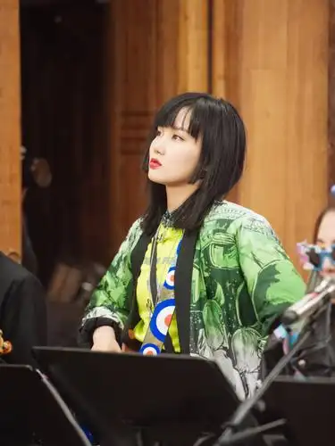 黄龄请不要对我身边的人指指点点