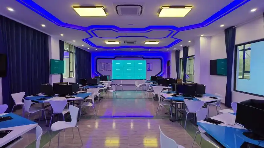 大数据专业实验室教研科研本专业教师队伍均拥有较高的专业水平和较强