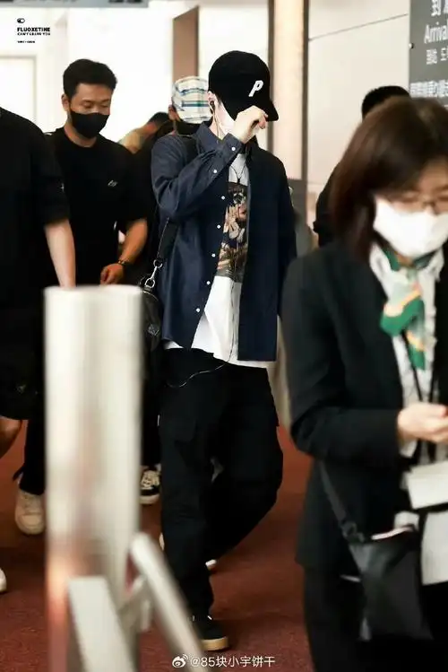 王一博机场同款包包##loewe全球品牌代言人王一博