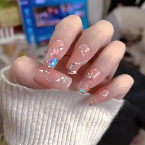 美甲的底色还是深一点才能显手白吧01