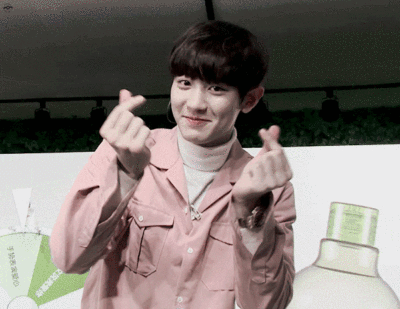 朴灿烈粉色西装