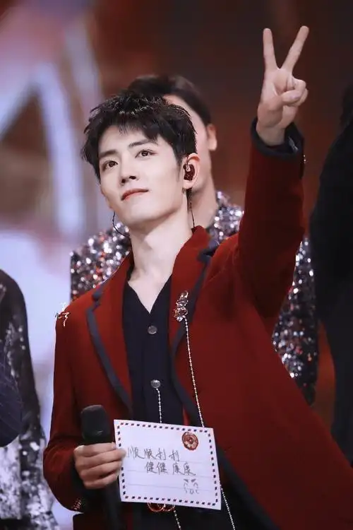 肖战红衣战神野子舞台太燃了##肖战东方卫视跨年