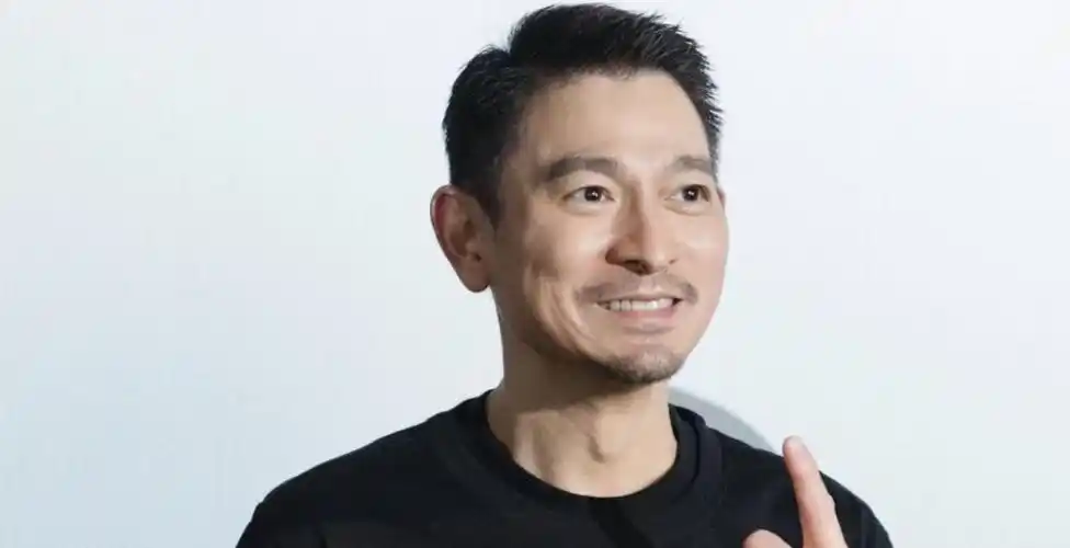 因为能力不足刘德华自曝无法再拍电影62岁竟已两鬓斑白