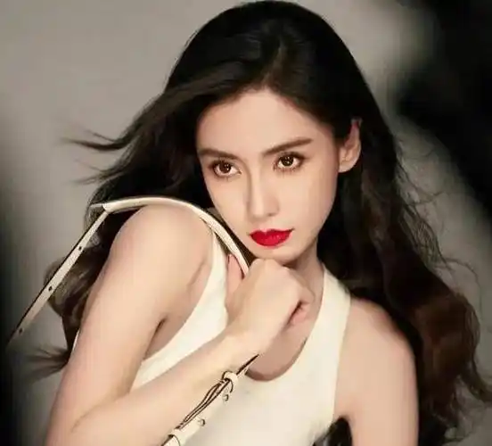 说完鞠婧祎,就得说一下我们的大宝贝angelababy了.