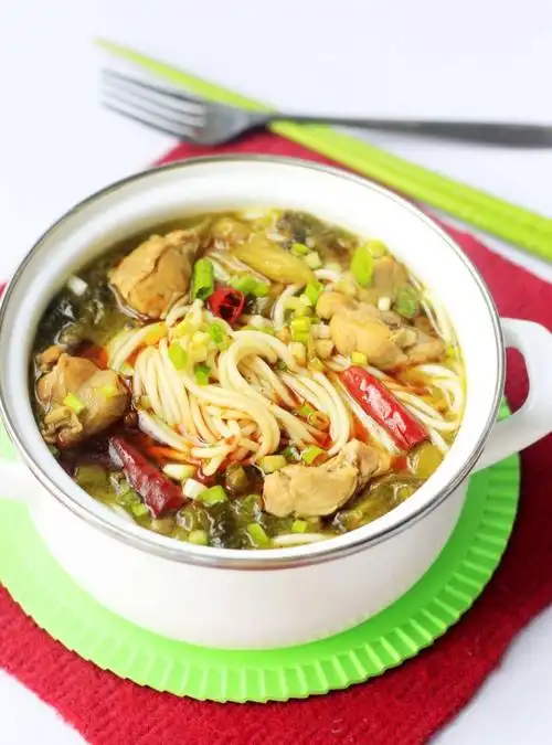 酸菜鸡块面的做法,酸菜鸡块面怎么做好吃,酸菜鸡块面的家常做法 - 京