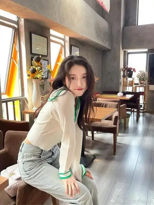 自带高级纯欲,少女感爆棚的姜贞羽