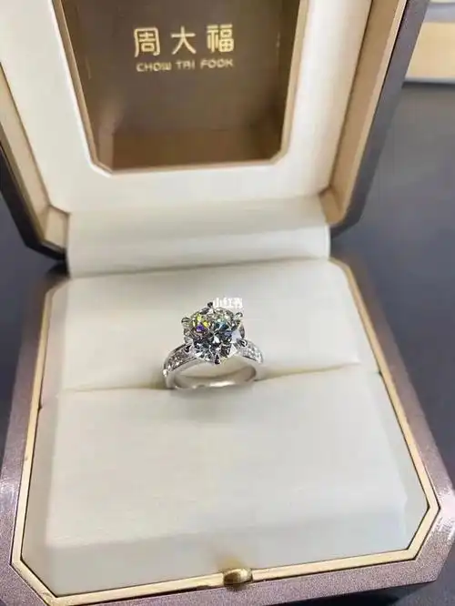 周大福五克拉钻戒
