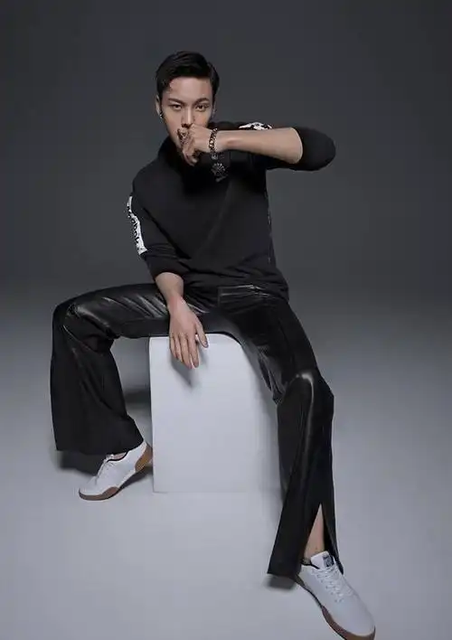 陈伟霆的健身房故事在这个纷繁复杂的世界中,每时每刻都有让我们欢喜