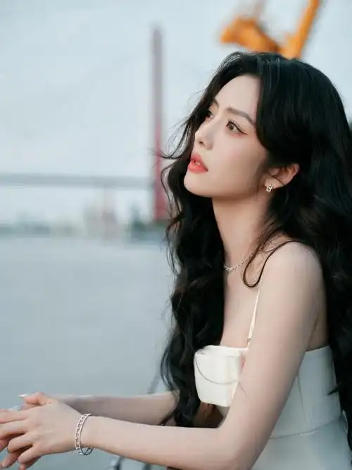 蔡文静回应戚薇##蔡文静白月光造型##蔡文静抹胸吊带