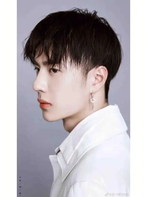 王一博的侧颜谁能顶得住