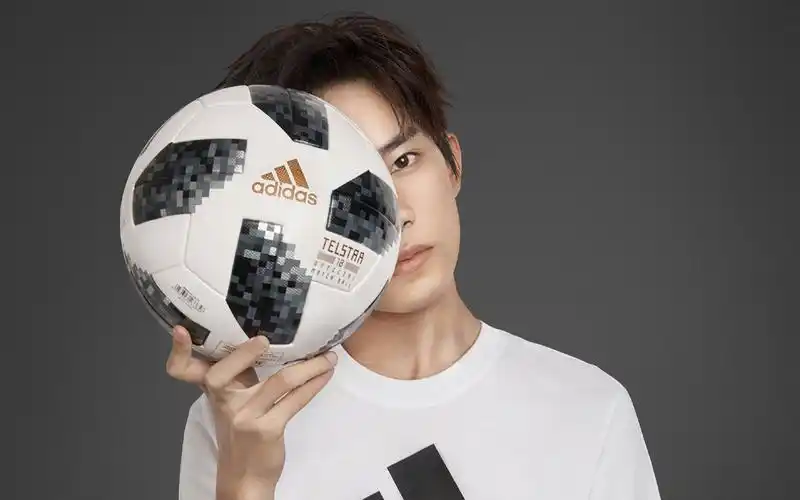 易烊千玺adidasneo相关广告持续更新ing