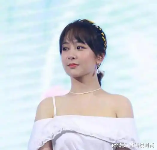 杨紫的活动生图太圈粉了没有美颜p图美得很真实