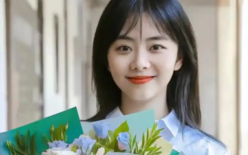 谭松韵 一个幸福的童年可以治愈一生,一个不幸的童年需要一生去治愈.