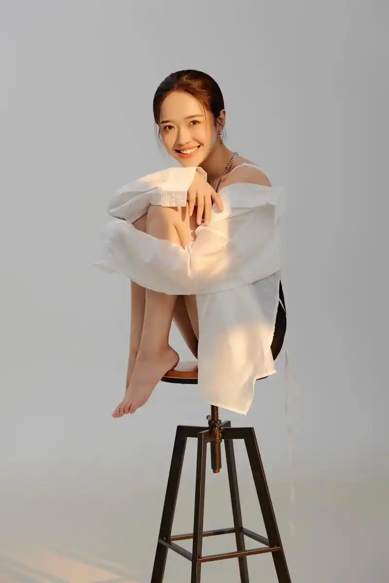 室内光影肖像写真 淮安写真推荐.#个人写真 #肖像摄影 #光 - 抖音