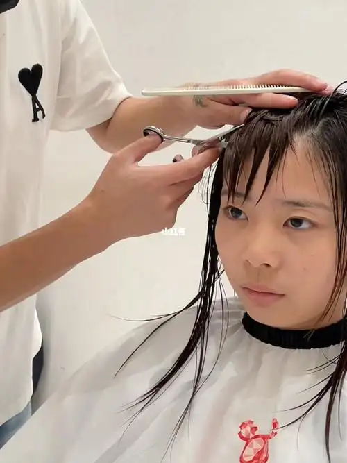 听说这样剪头发会哭是美哭了