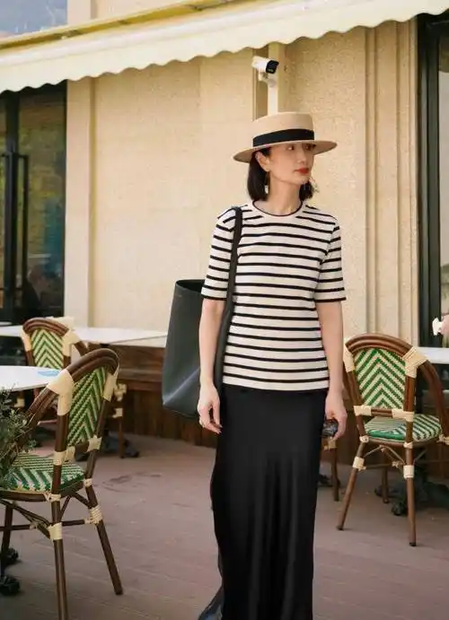 看了三木妈妈的穿搭我才明白:女人的美从不分年纪,老了也时髦_黑色