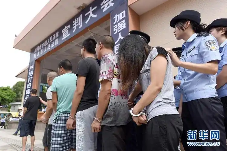 广东陆丰举行公开宣判大会13名毒犯被判死刑组图