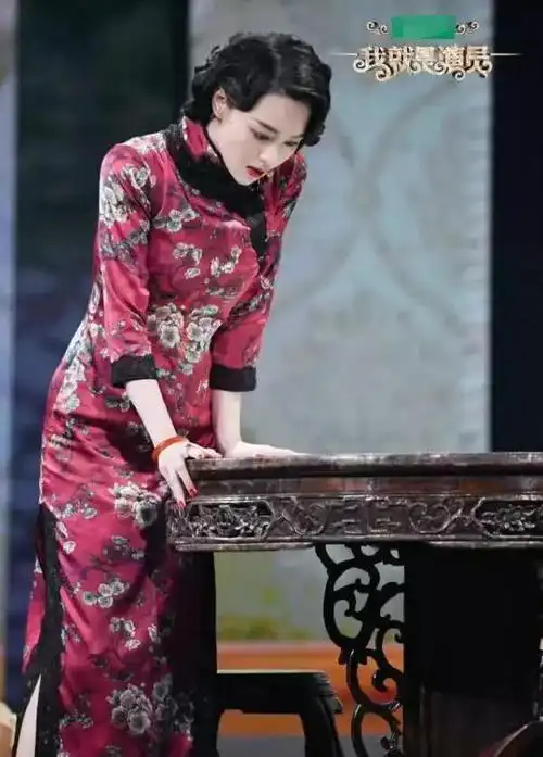 《我就是演员》张馨予婚后首秀,眼神太带感,谁注意到了地上的她