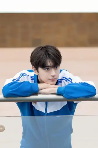 林一校园写真诠释清新校草风