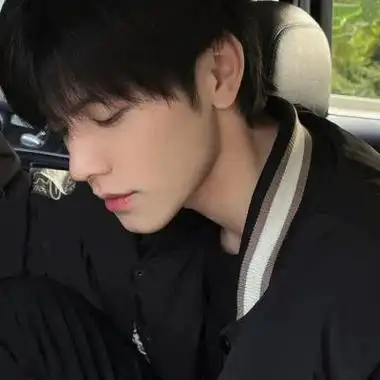 2022比较撩人长相痞帅的95后男生头像真人照片