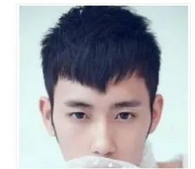 男生桃心刘海短发 干净又萌味十足(4)_发型式样_西子美发网