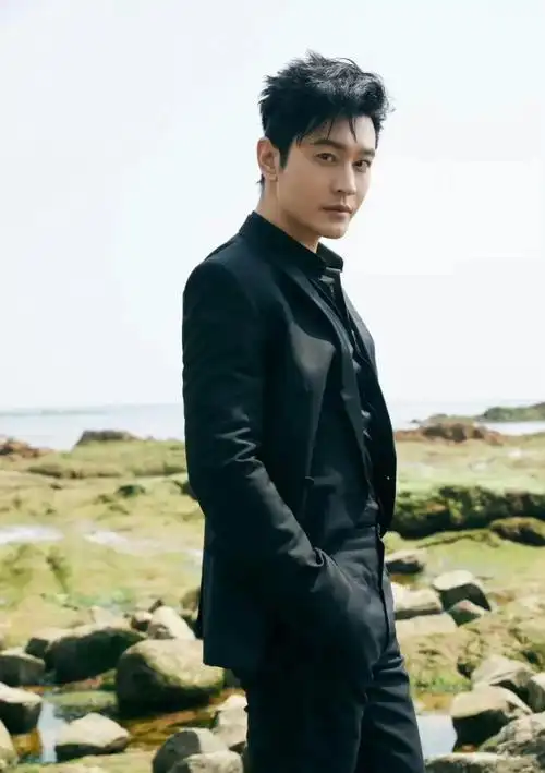 黄晓明自曝长胖30斤!曾与肖战比腰围,近照大腹便便,一脸沧桑