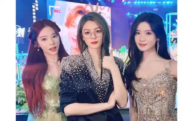 张紫宁傅菁陈意涵黑马计划合照有,美女们友谊长存!