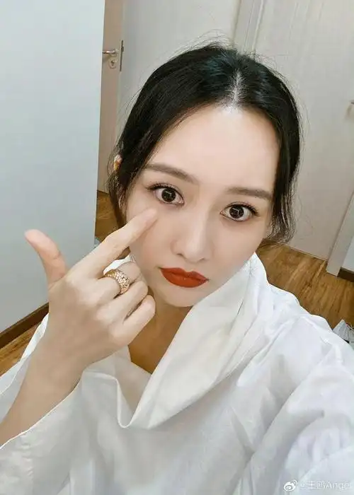 王鸥逼婚何九华张艺兴偷养嫂子杨幂恶意炒金价范丞丞被选手骂破防