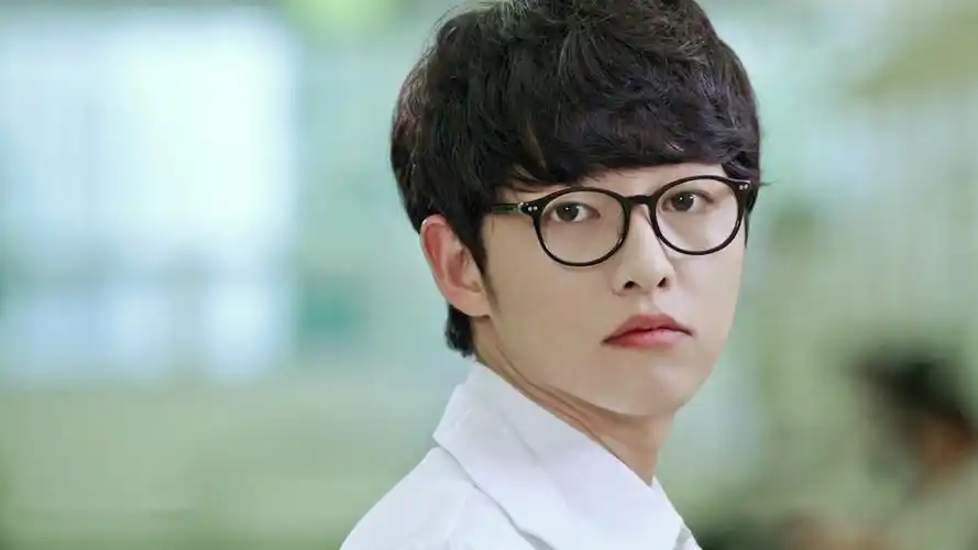 宋仲基《善良的男人》呆萌医生剧照图片桌面壁纸