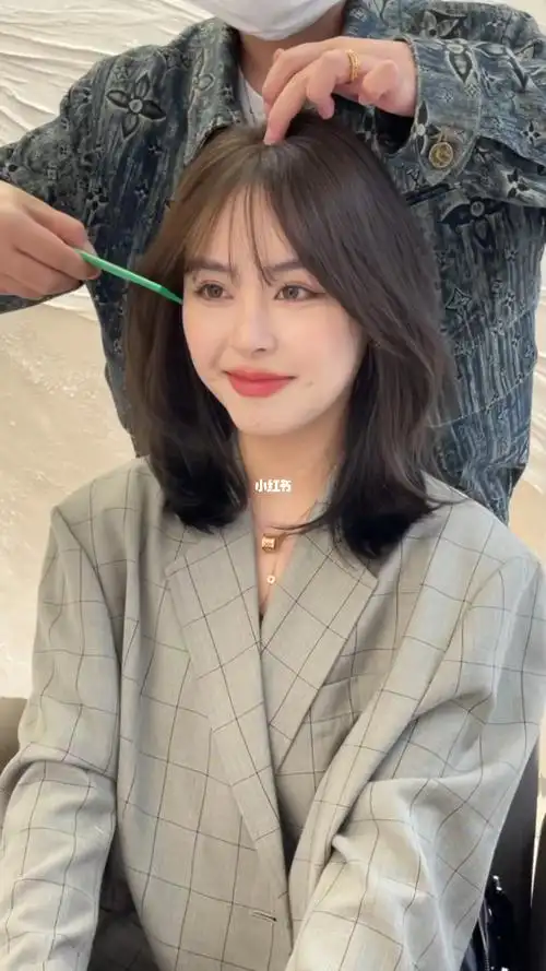 圆脸方脸型剪个绝美法式刘海超级显脸型小