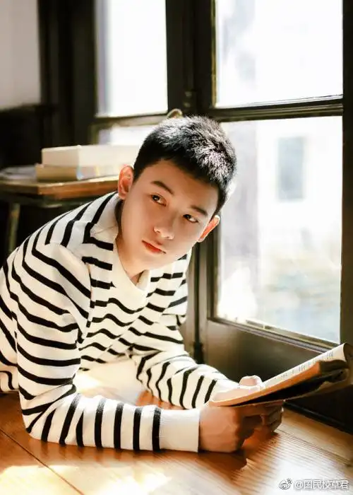 小别离里的张小宇长大了这猝不及防的颜值十分惊喜帅到不行