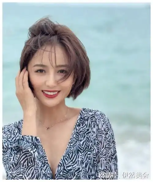 佟丽娅短发炸毛 自信又松弛 丫丫整个人气质都变了