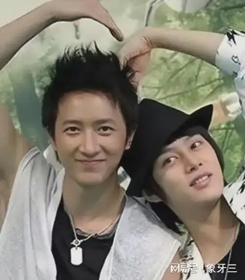 韩庚金希澈14年首合体,被嘲面容相差20岁,网友吓