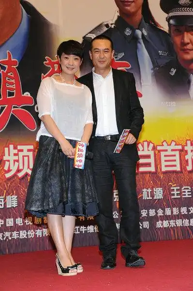 营盘镇警事献礼18大张嘉译王海燕夫妻上阵