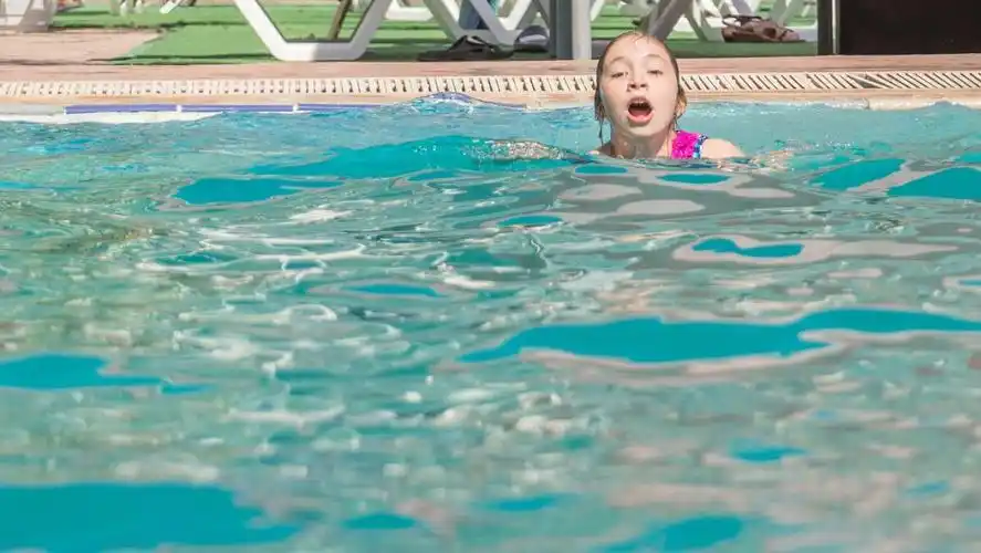 5,6岁的小孩怎么学游泳?