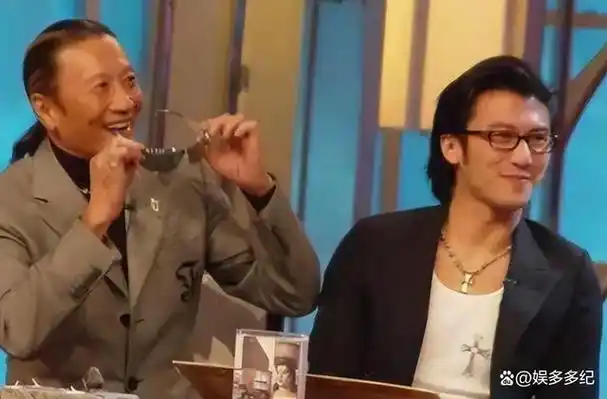 谢贤年轻时多厉害?李小龙与他合影靠边站,拍一部戏能买一栋大厦