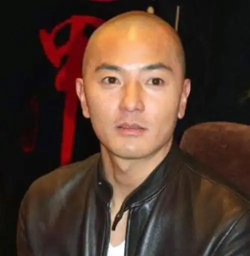 光头是检验男生颜值的唯一标准(辨别真假帅哥靠光头)(14)